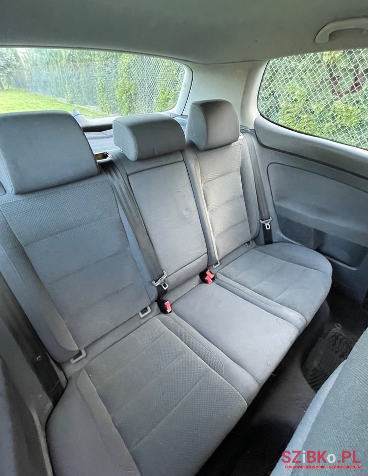 2003' Volkswagen Golf photo #6