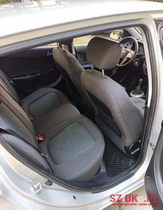 2010' Hyundai i20 photo #5