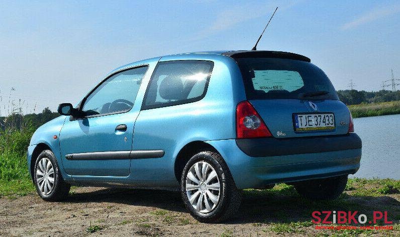 2002' Renault Clio photo #3