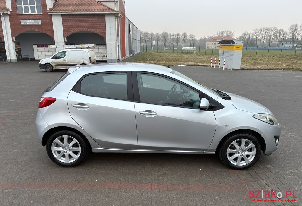 2011' Mazda 2 1.3 Mzr Active photo #3