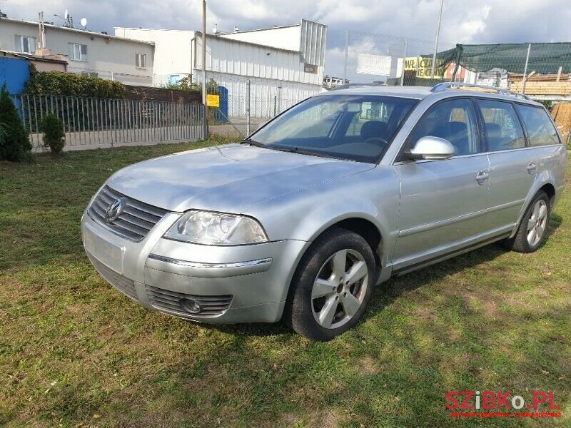 2004' Volkswagen Passat photo #1