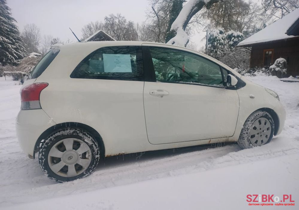 2009' Toyota Yaris photo #4