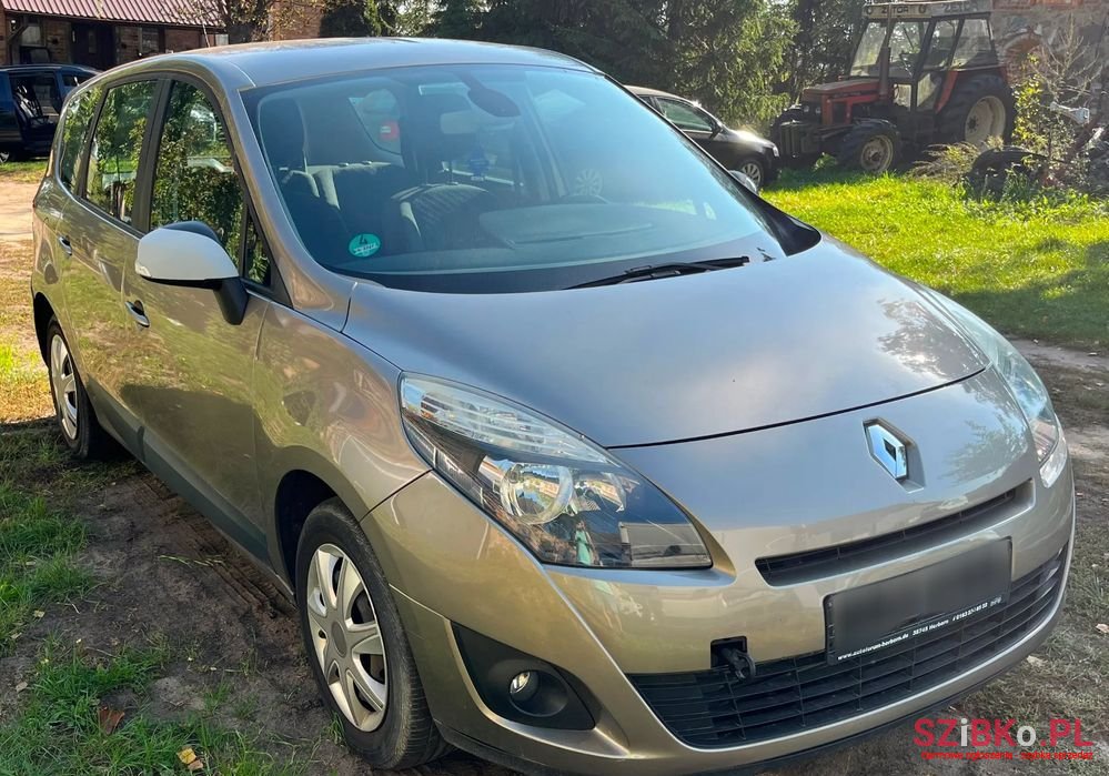 2009' Renault Grand Scenic photo #2