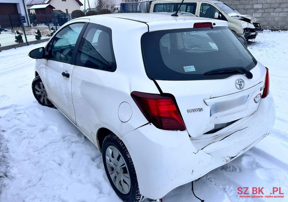 2015' Toyota Yaris 1.4 D-4D photo #3