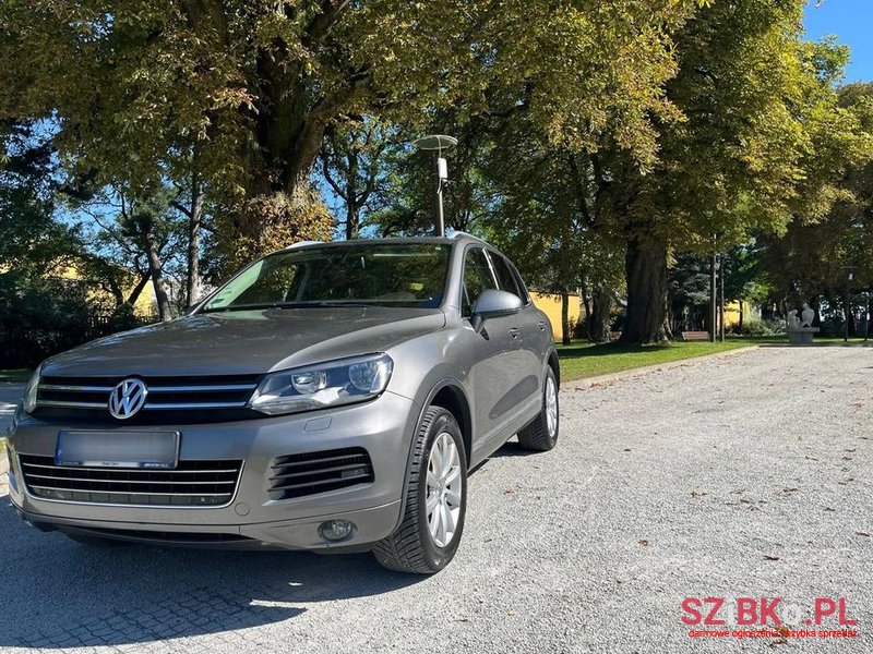 2012' Volkswagen Touareg photo #1