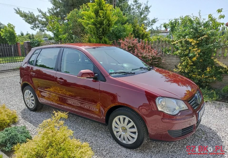 2005' Volkswagen Polo photo #1