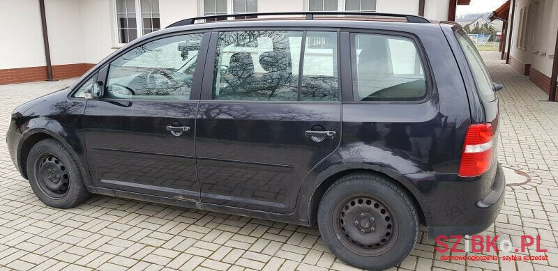 2005' Volkswagen Touran photo #4