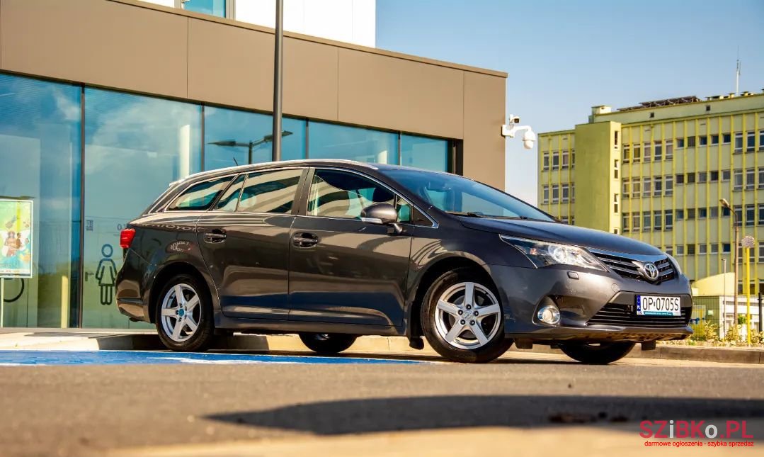 2012' Toyota Avensis photo #1