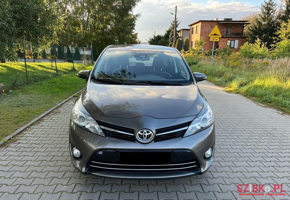 2016' Toyota Verso photo #2