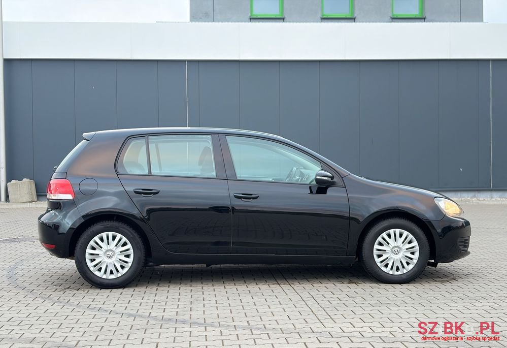 2009' Volkswagen Golf photo #5