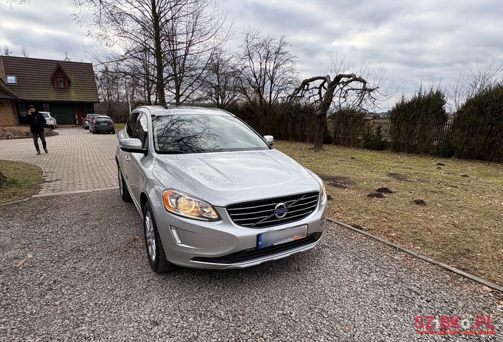 2015' Volvo Xc 60 T4 Momentum photo #1