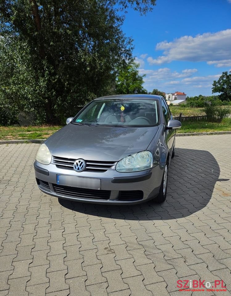 2005' Volkswagen Golf photo #2