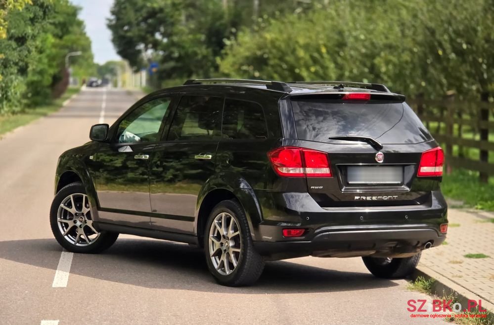 2015' Fiat Freemont photo #2