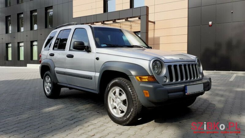 2005' Jeep Cherokee photo #2