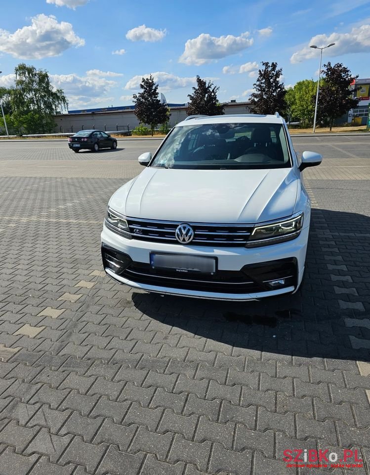 2017' Volkswagen Tiguan photo #6