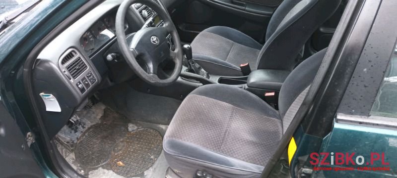 2001' Toyota Avensis photo #3