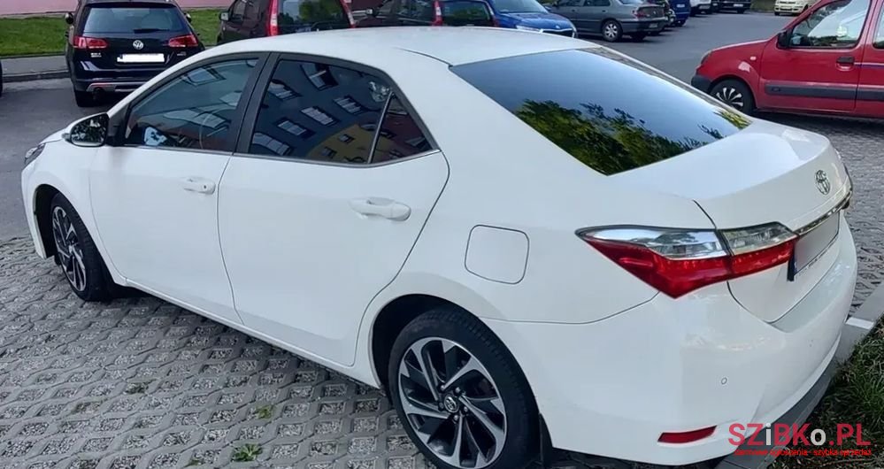 2017' Toyota Corolla 1.6 Premium photo #4