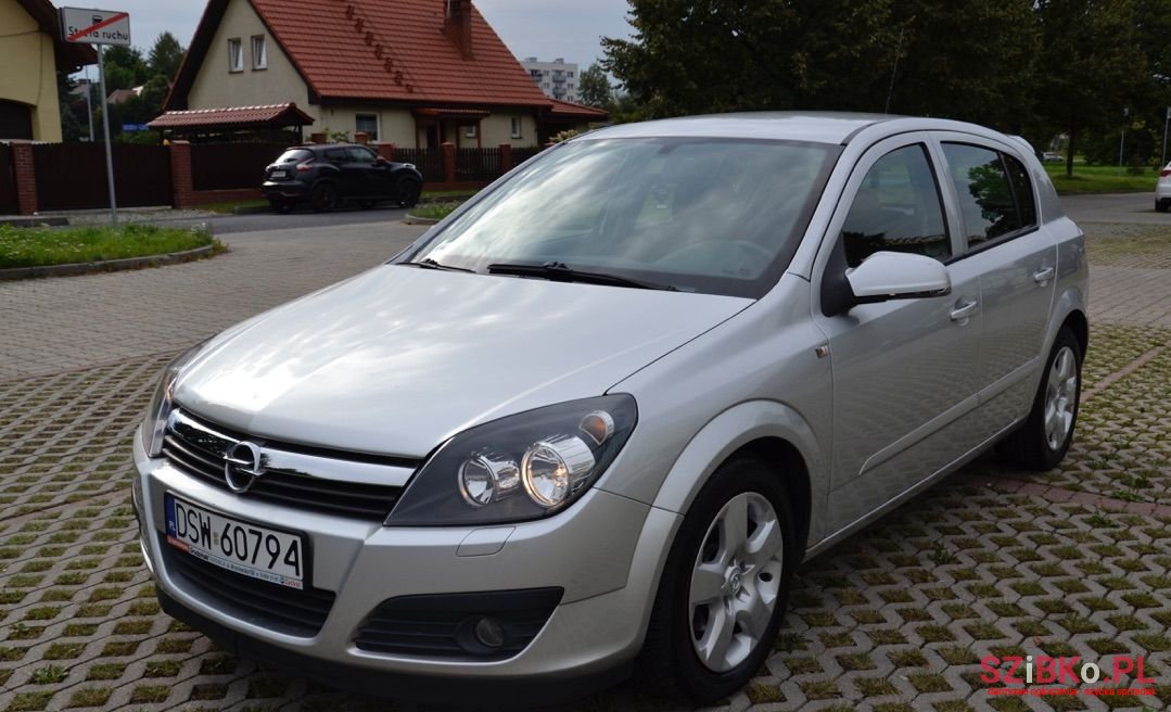 2006' Opel Astra photo #1