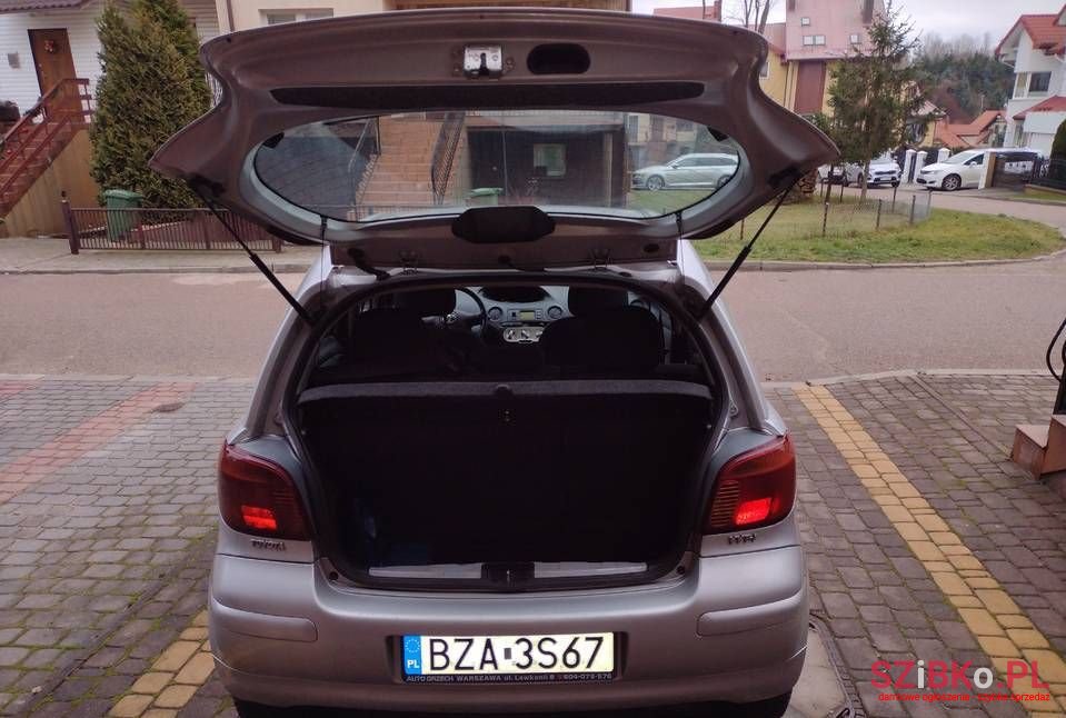 2004' Toyota Yaris photo #6