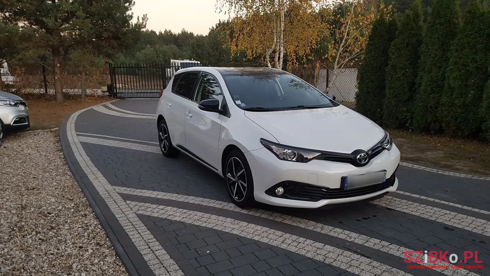 2017' Toyota Auris 1.2 T Selection photo #1