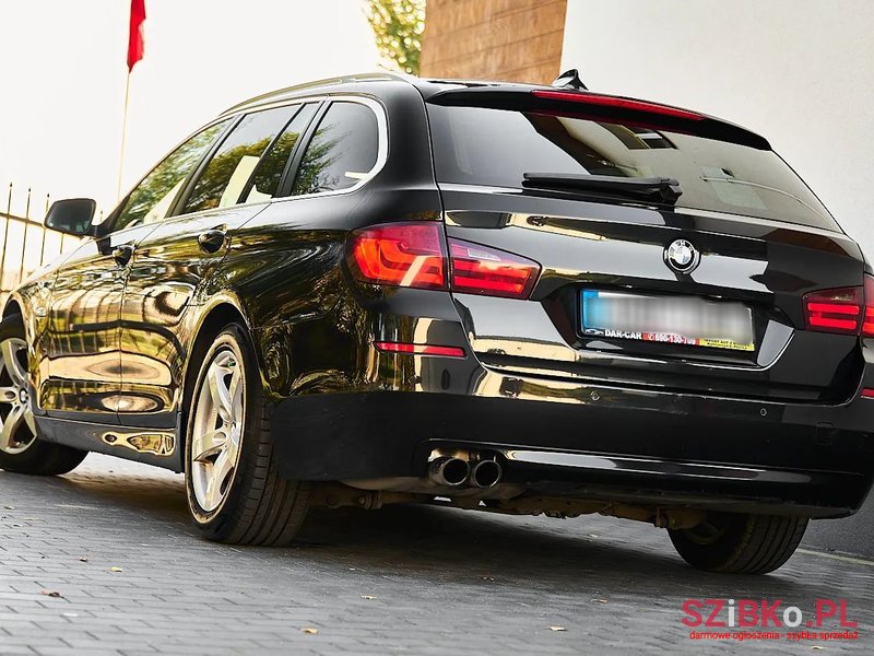 2010' BMW 5 Series photo #2