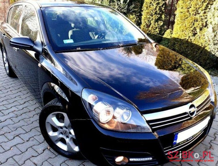 2006' Opel Astra photo #1