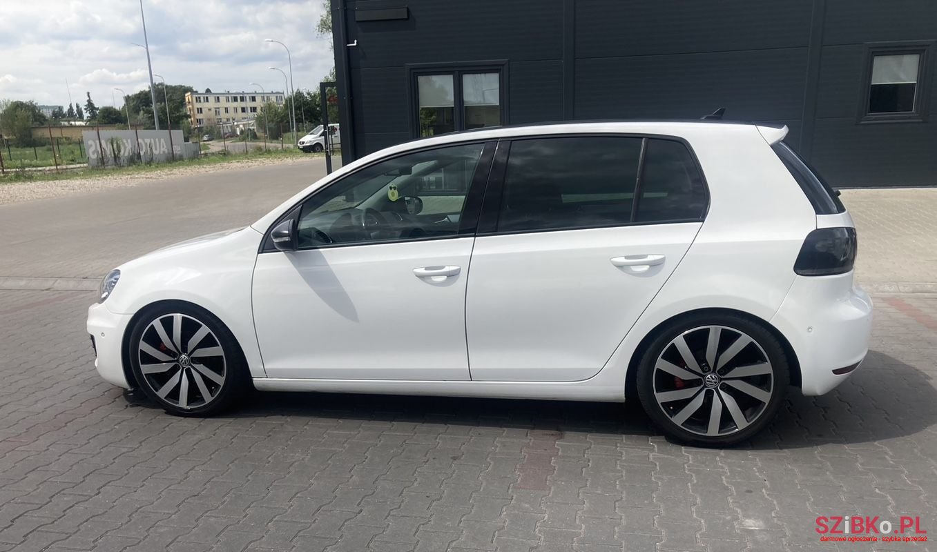 2009' Volkswagen Golf photo #4