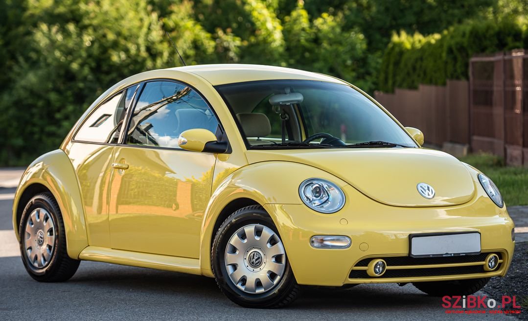 2004' Volkswagen New Beetle photo #1