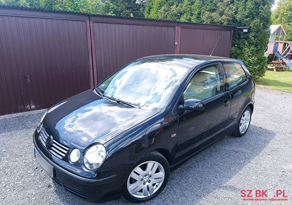 2002' Volkswagen Polo photo #1