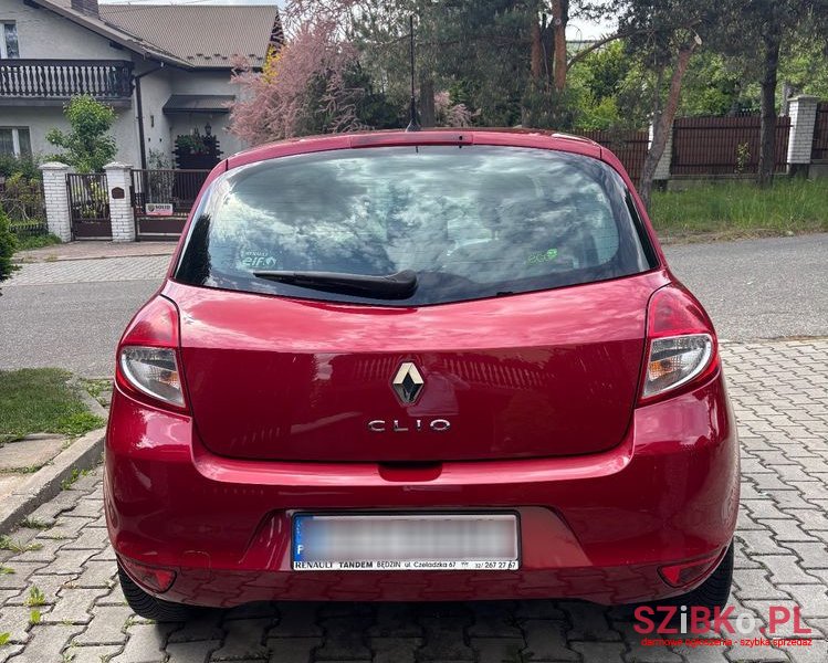 2009' Renault Clio photo #3
