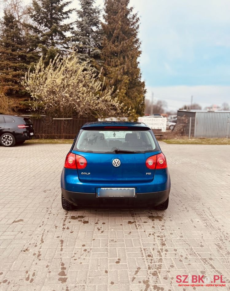 2004' Volkswagen Golf photo #4