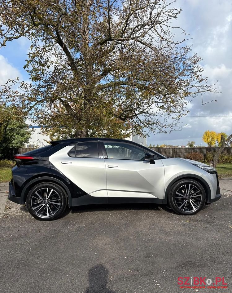 2023' Toyota C-HR photo #2