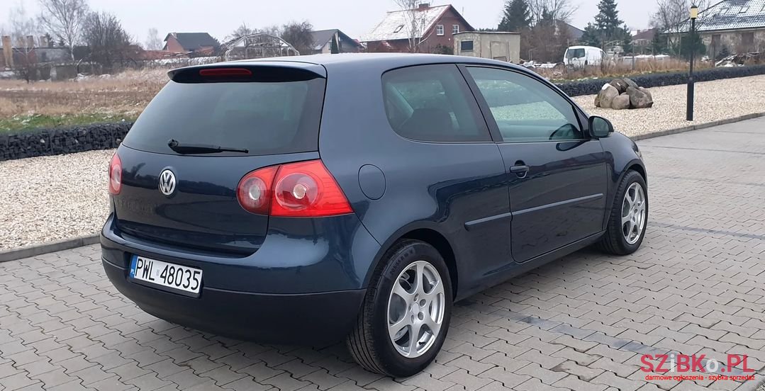 2004' Volkswagen Golf photo #3