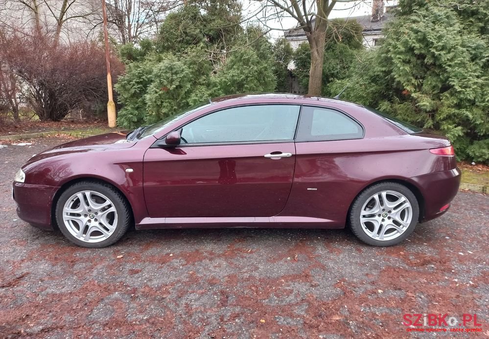 2005' Alfa Romeo GT photo #2
