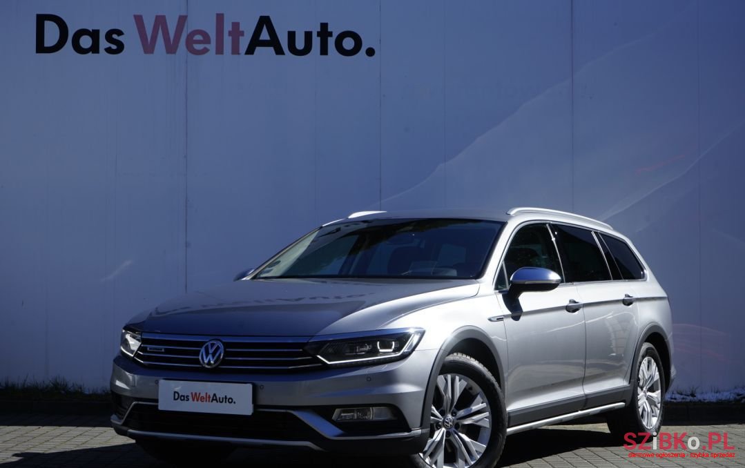 2018' Volkswagen Passat photo #1