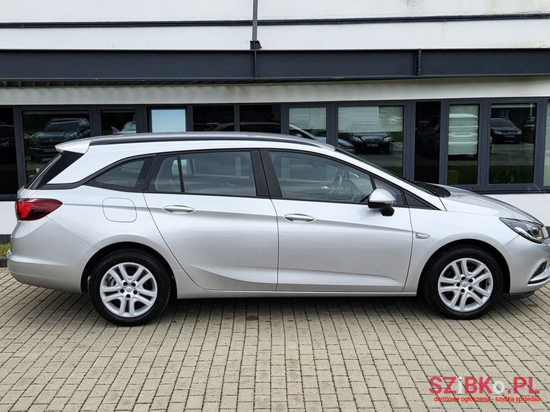2016' Opel Astra photo #6