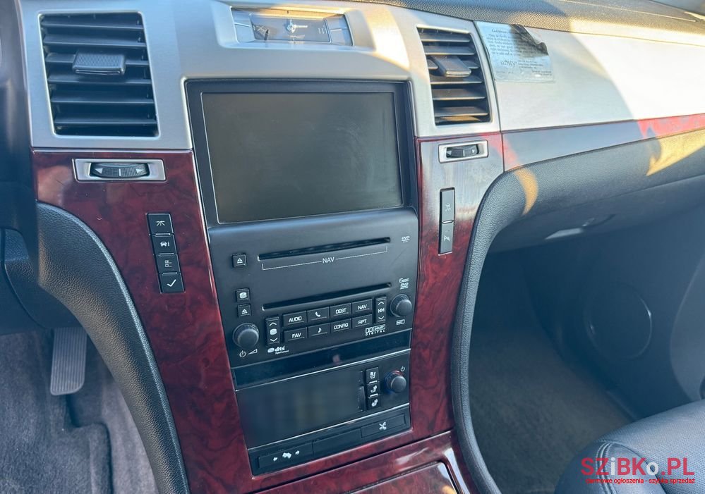 2010' Cadillac Escalade photo #3