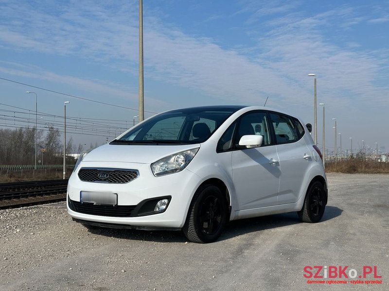 2010' Kia Venga photo #2
