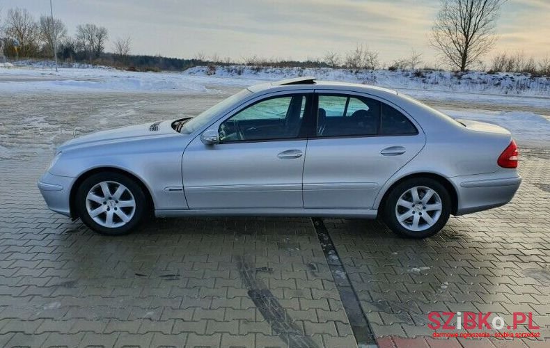 2004' Mercedes-Benz Klasa E photo #1