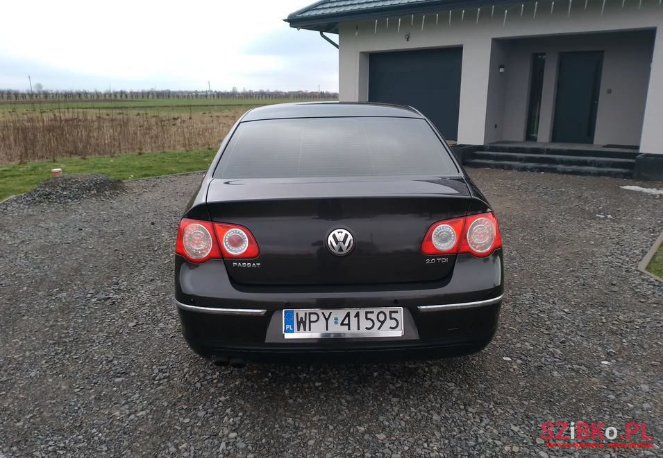 2005' Volkswagen Passat photo #6
