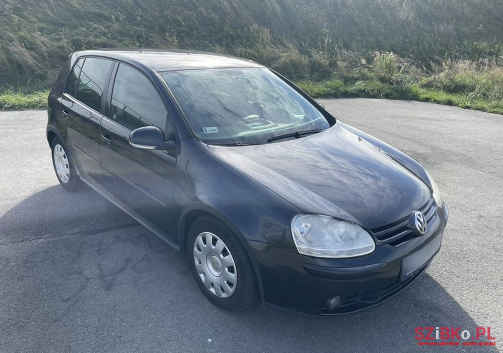 2004' Volkswagen Golf photo #4