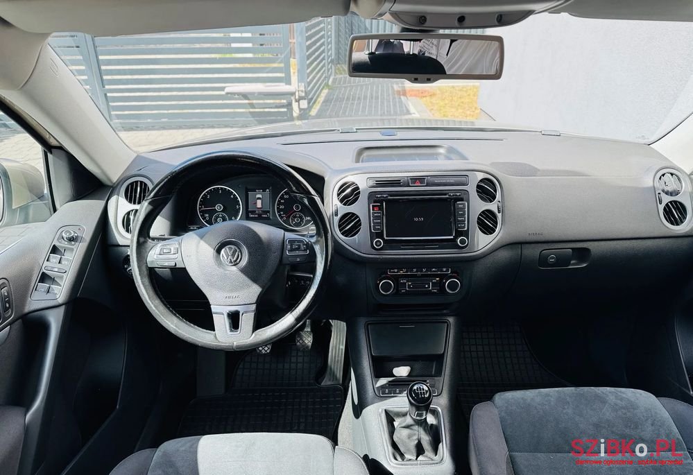 2012' Volkswagen Tiguan photo #6
