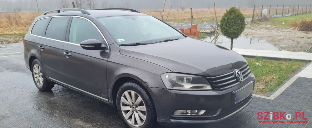 2011' Volkswagen Passat photo #1