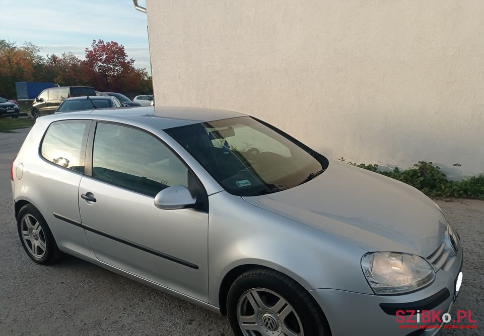 2005' Volkswagen Golf photo #1