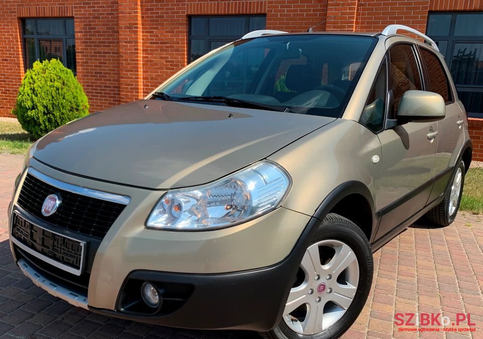 2008' Fiat Sedici photo #1