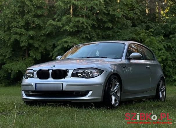2008' BMW 1 Series 118D photo #1