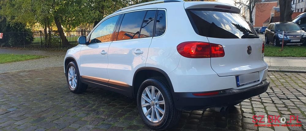 2011' Volkswagen Tiguan photo #4