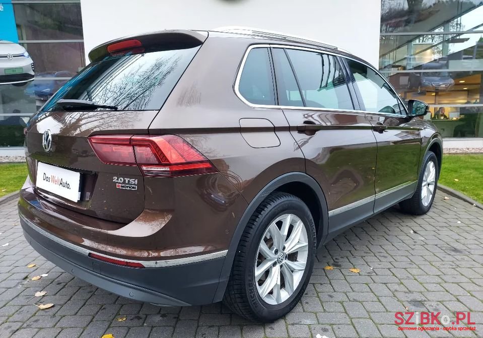 2016' Volkswagen Tiguan photo #5