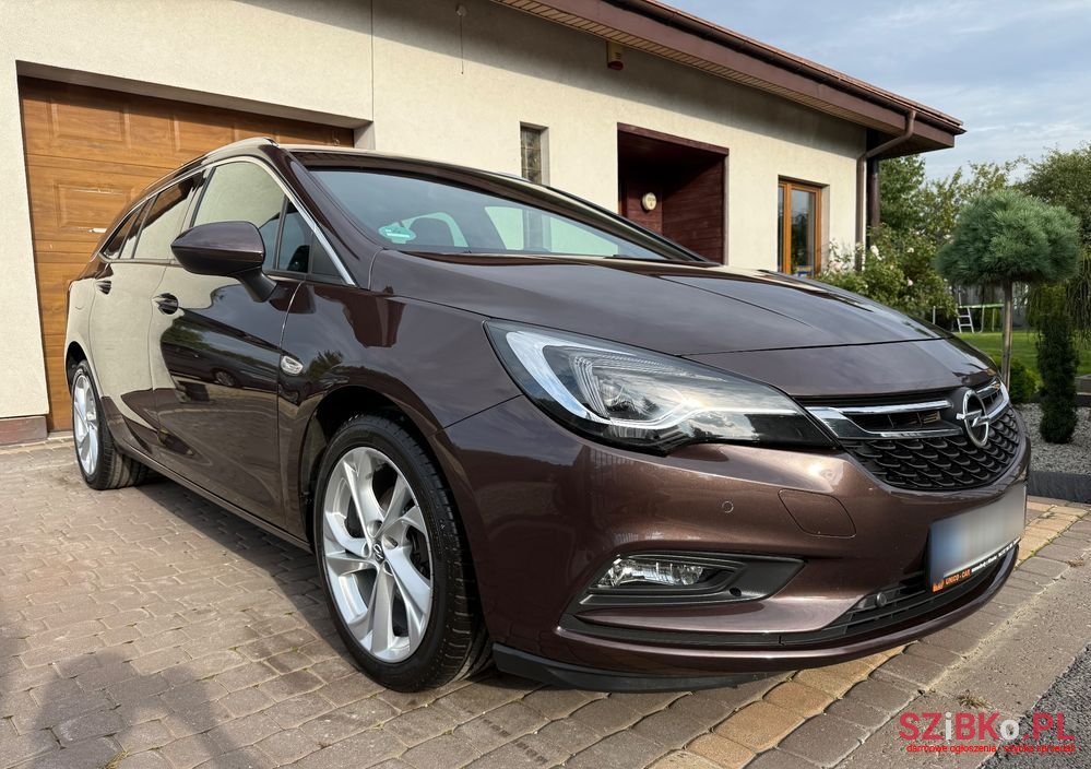 2017' Opel Astra 1.4 T Gpf Dynamic S&S photo #1