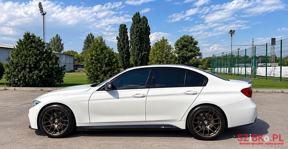 2017' BMW 3 Series photo #4